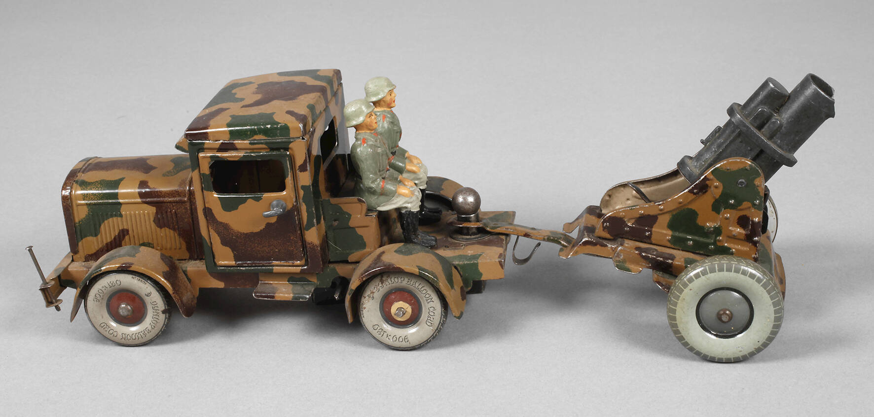 Tippco Schlepper mit Minenwerfer