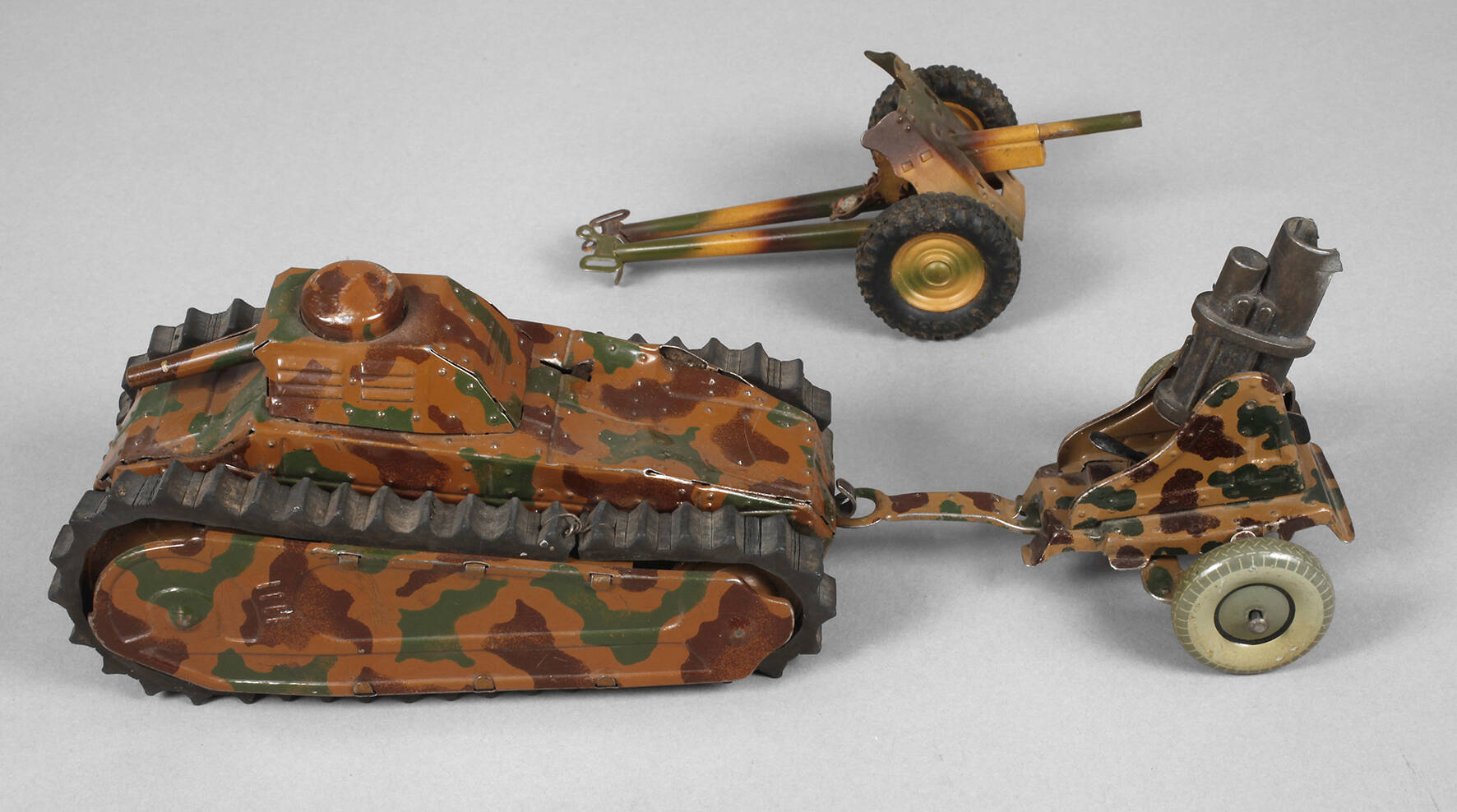 Tippco Panzer und zwei Geschütze