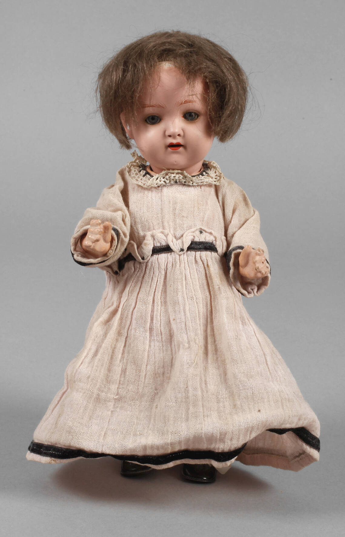 Heubach kleine Porzellankopfpuppe