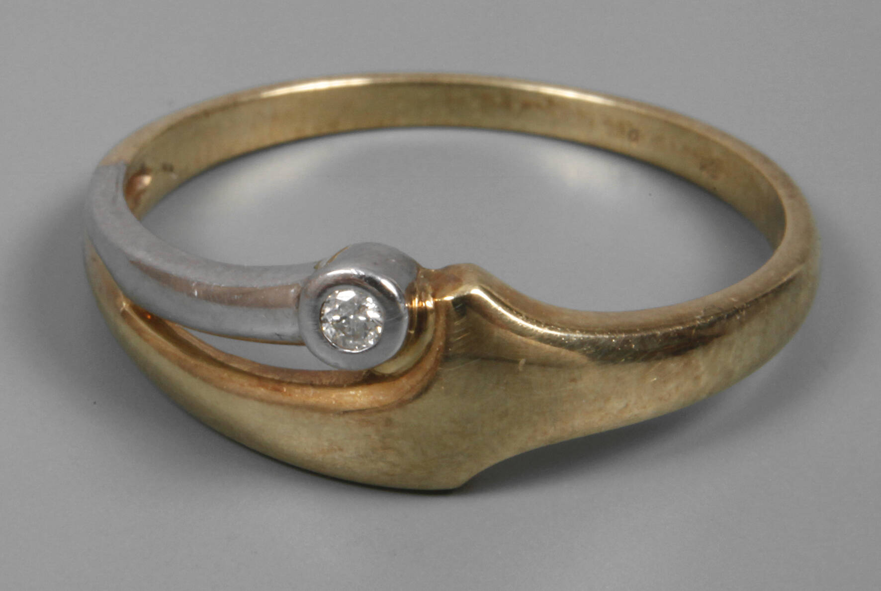 Damenring mit Brillant