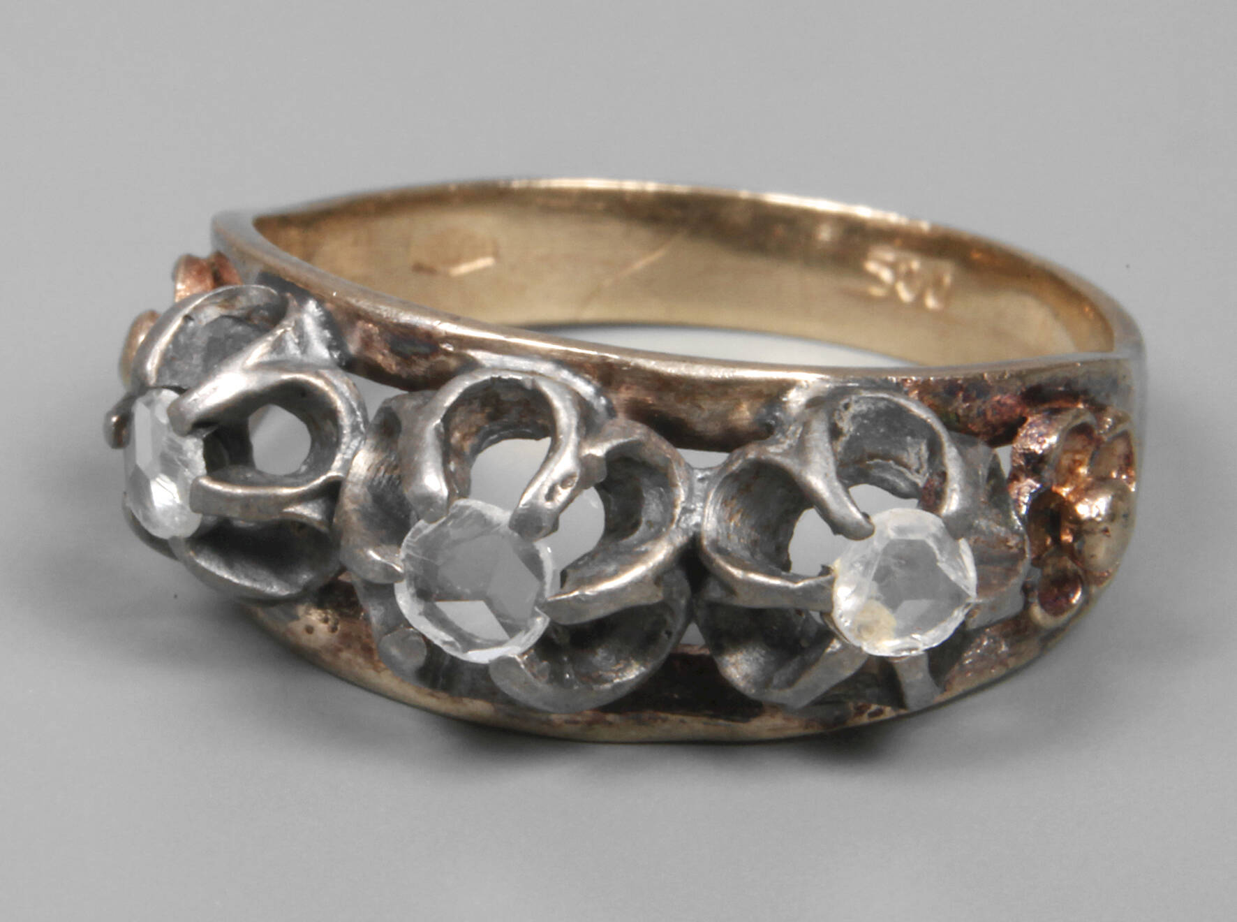 Damenring mit Diamant