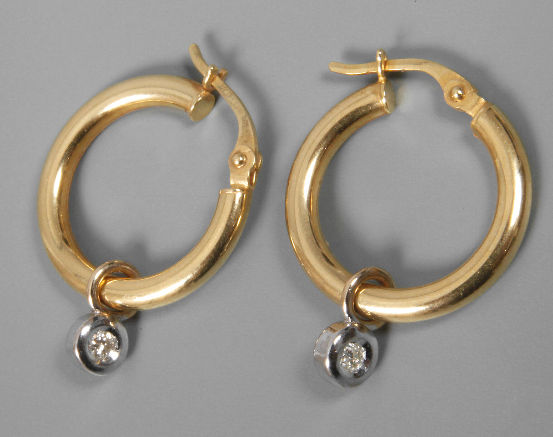 Paar Creolen mit Brillanten