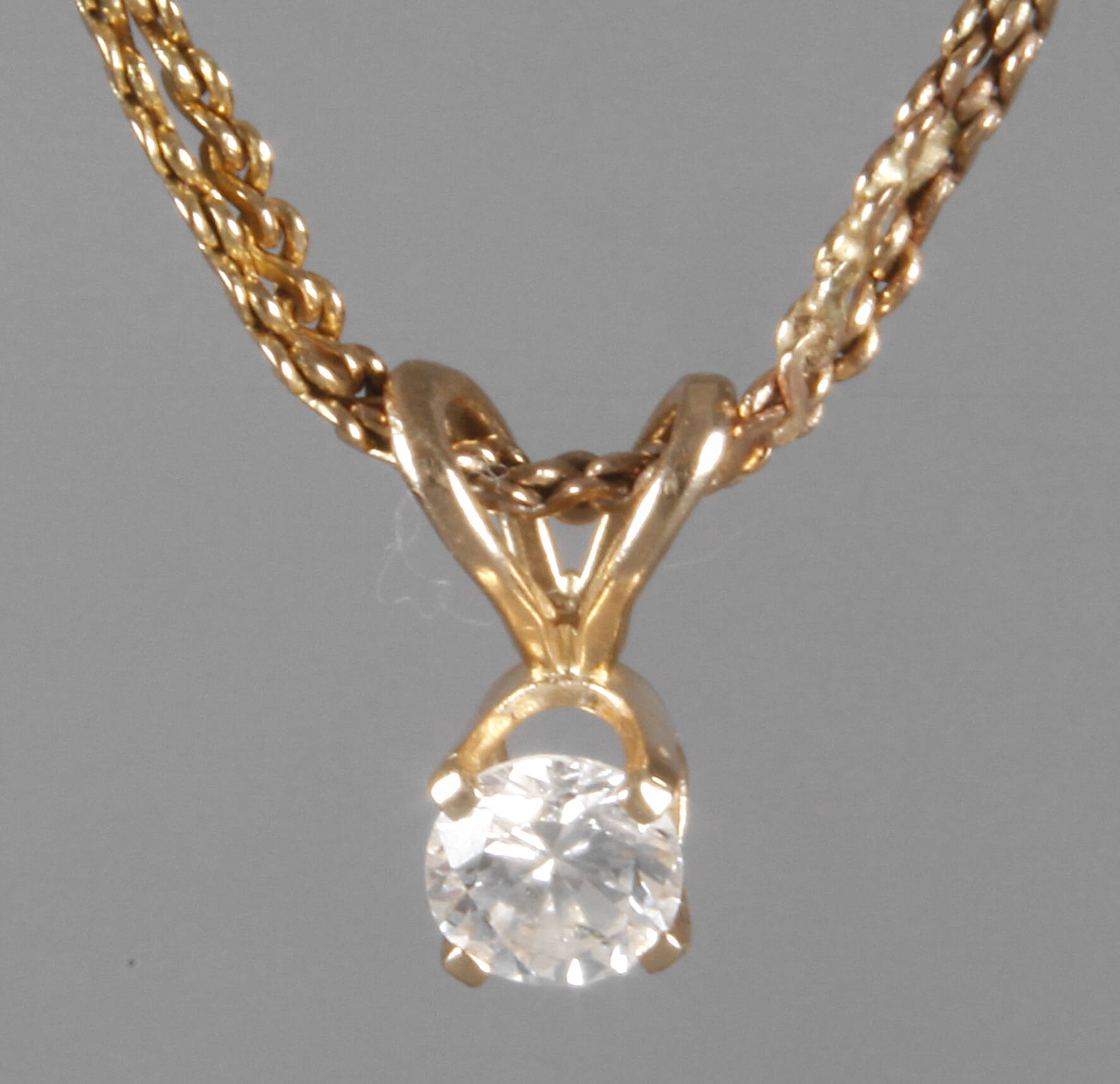 Brillantanhänger an Kette