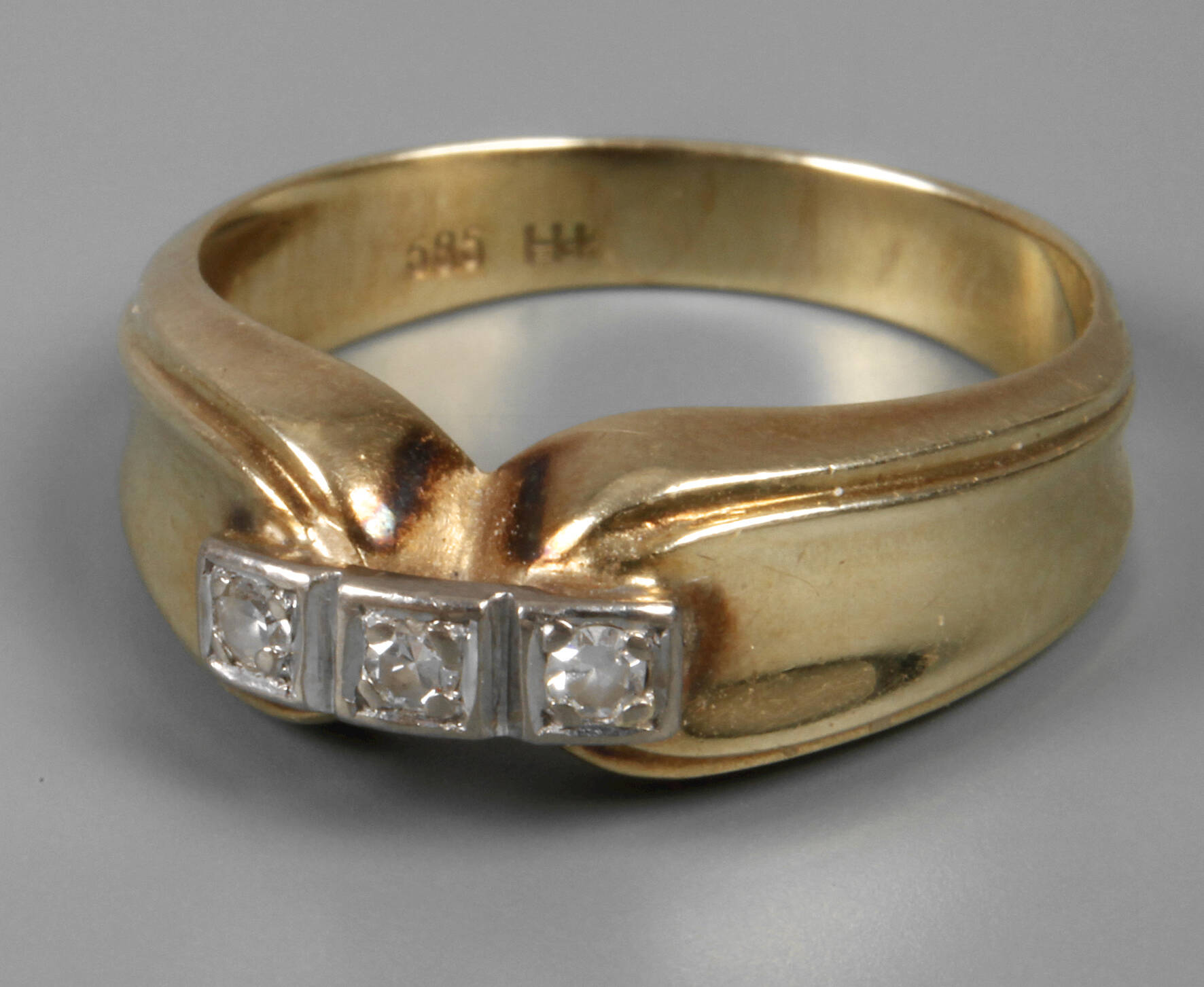 Damenring mit Diamanten