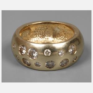 Breiter Bandring mit Brillanten