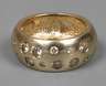 Breiter Bandring mit Brillanten