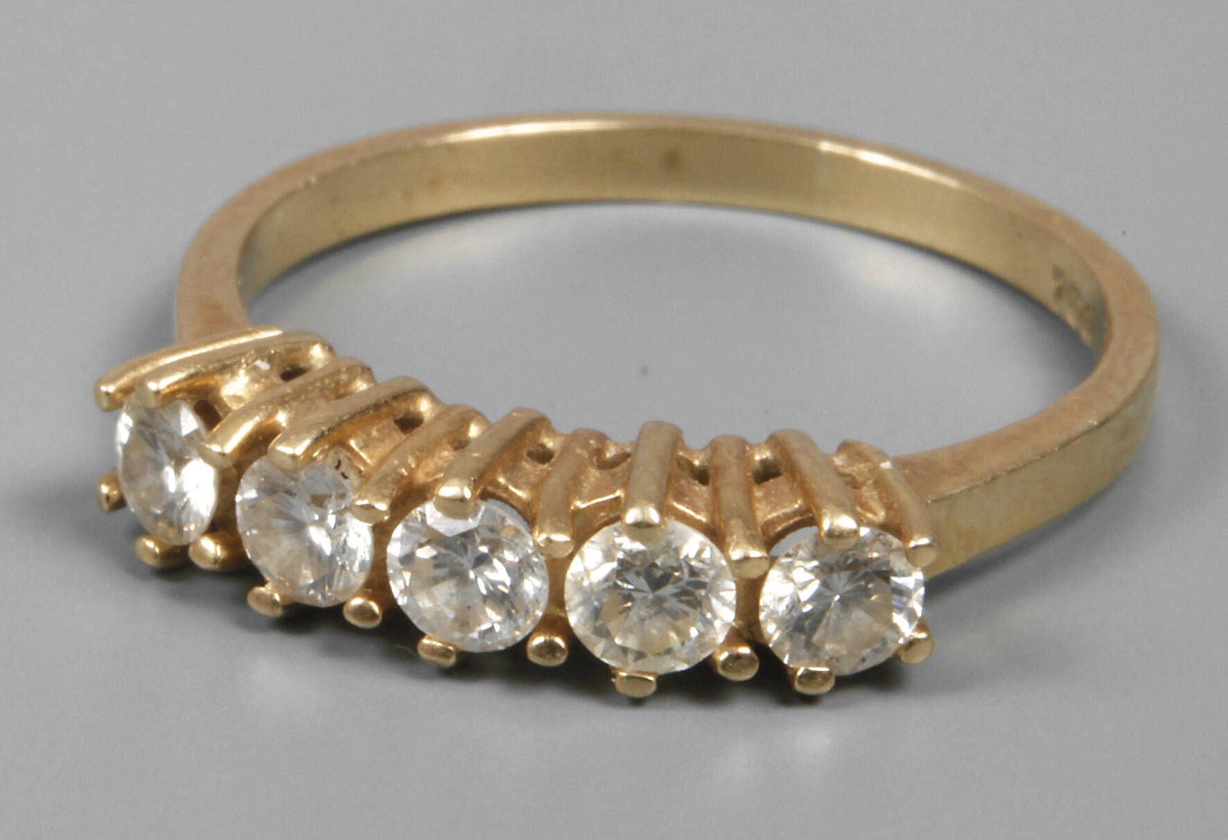 Damenring mit Brillanten