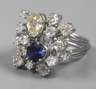 Prächtiger Damenring mit Brillanten und Saphir