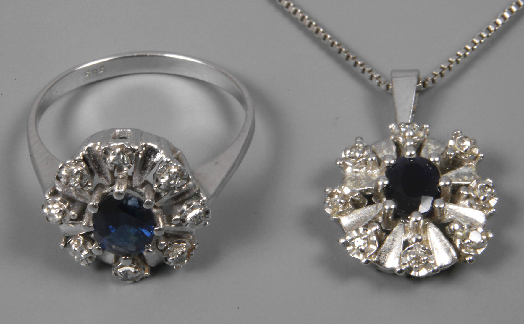 Schmuckset mit Saphiren und Diamanten