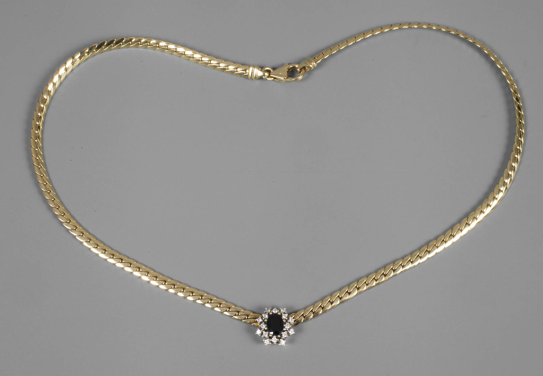 Collier mit Saphir und Brillanten