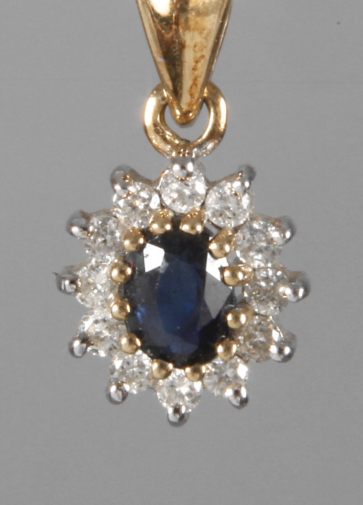 Anhänger mit Saphir und Brillanten