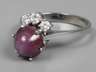 Damenring mit Sternrubin und Brillanten