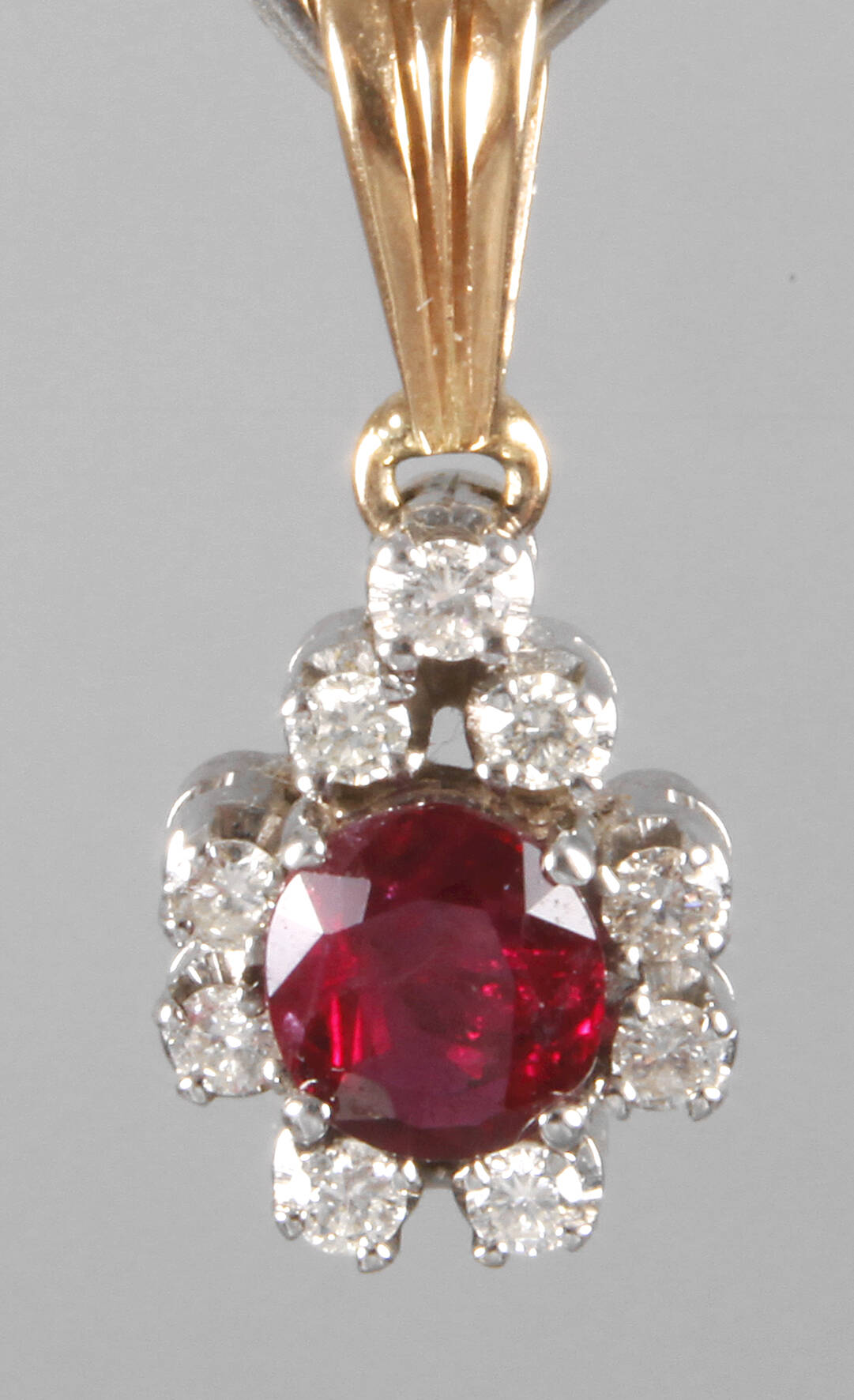 Anhänger mit Rubin und Brillanten