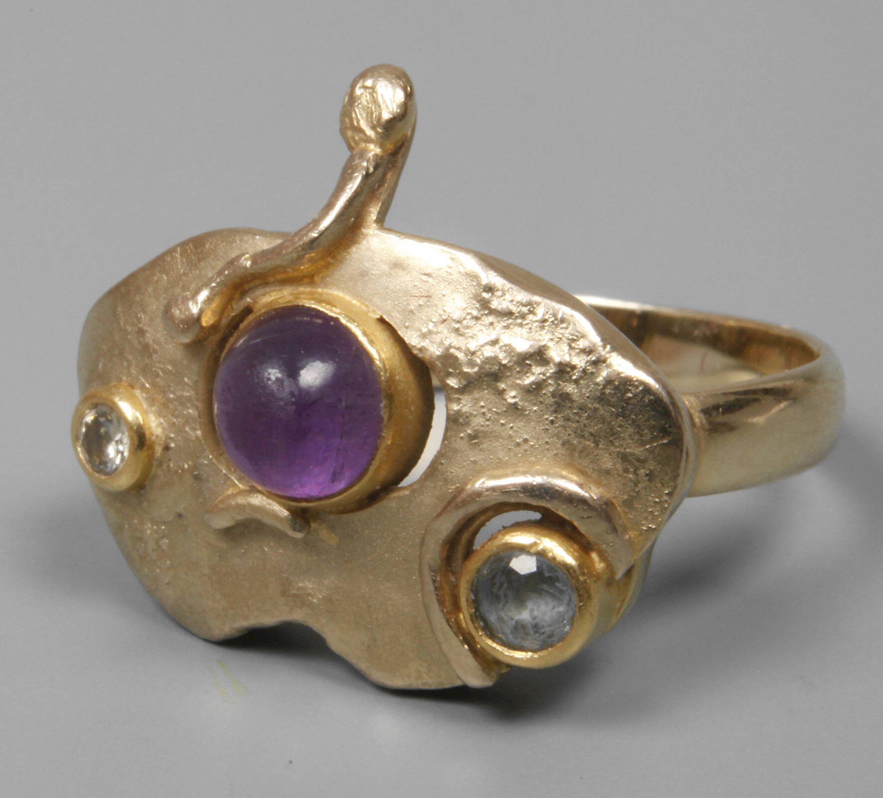 Damenring mit Steinbesatz