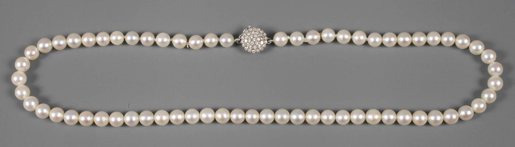 Perlenkette mit Diamantschließe