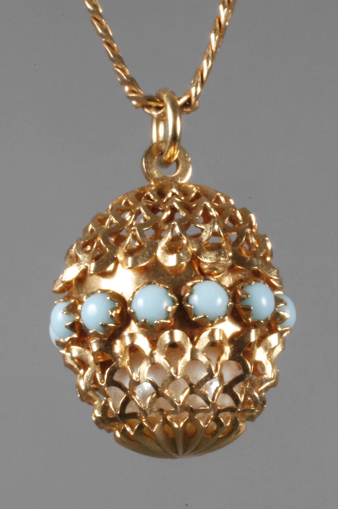 Ungewöhnlicher Anhänger mit Türkisen und Perle