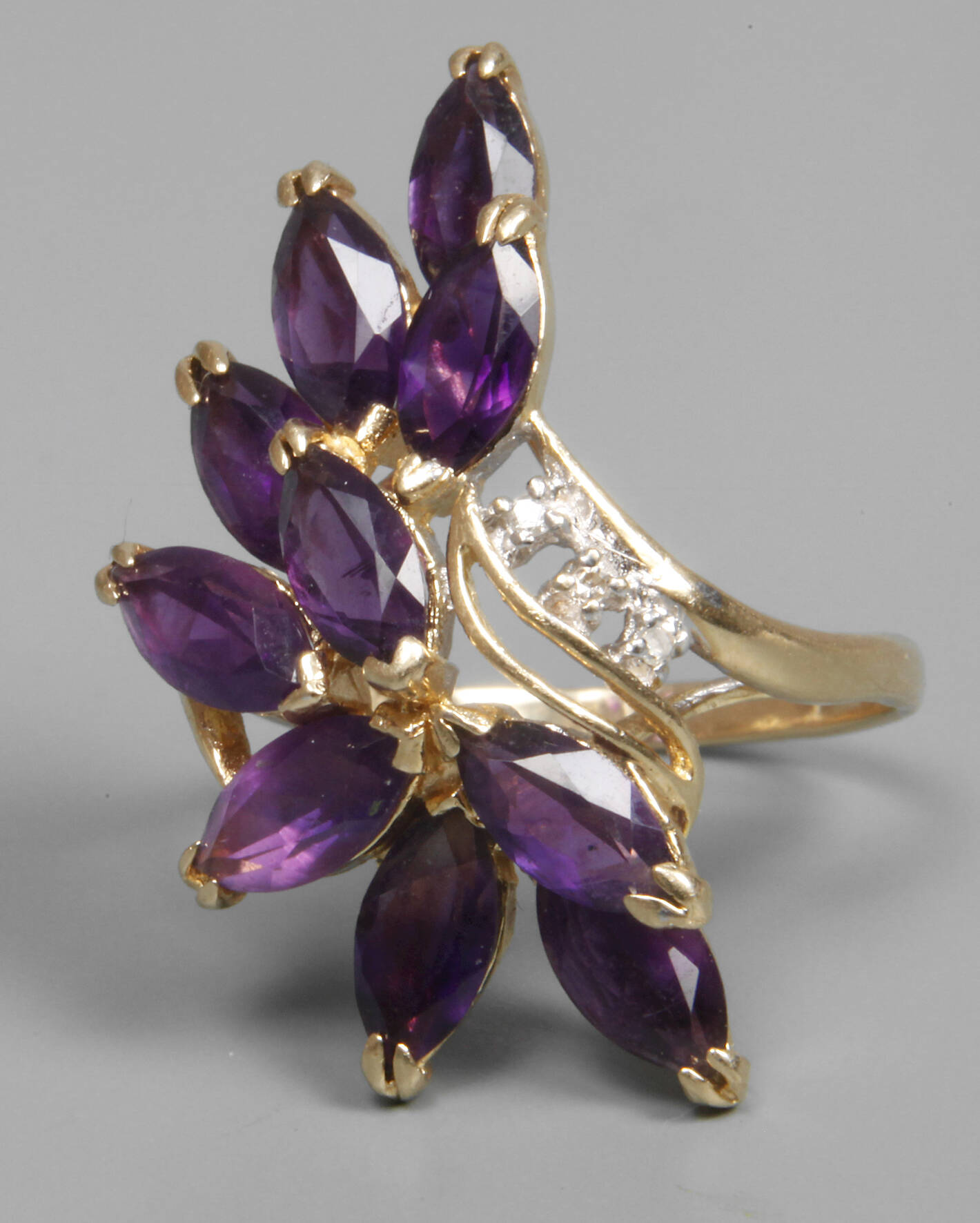 Damenring mit Amethysten