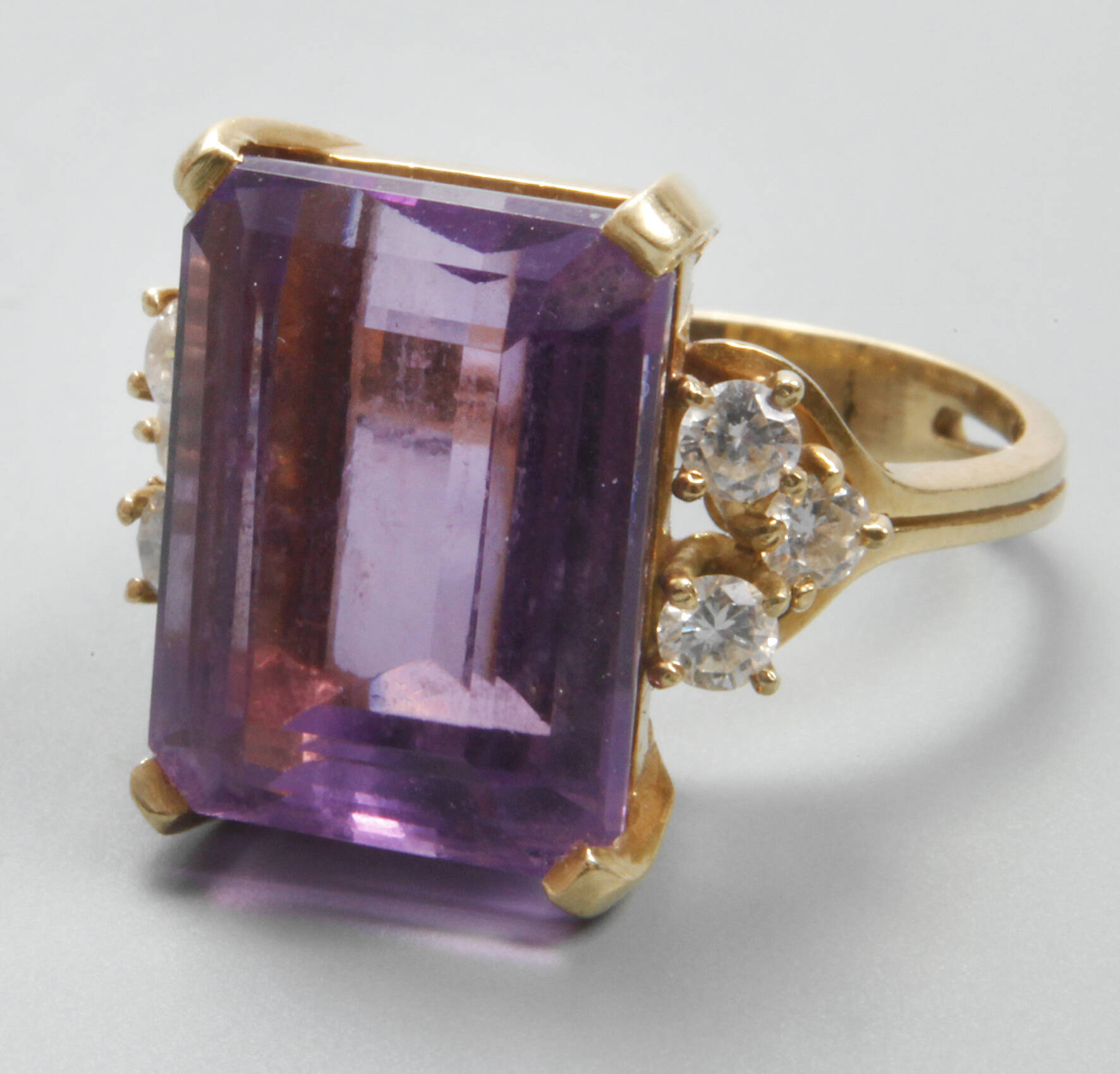 Damenring mit Amethyst