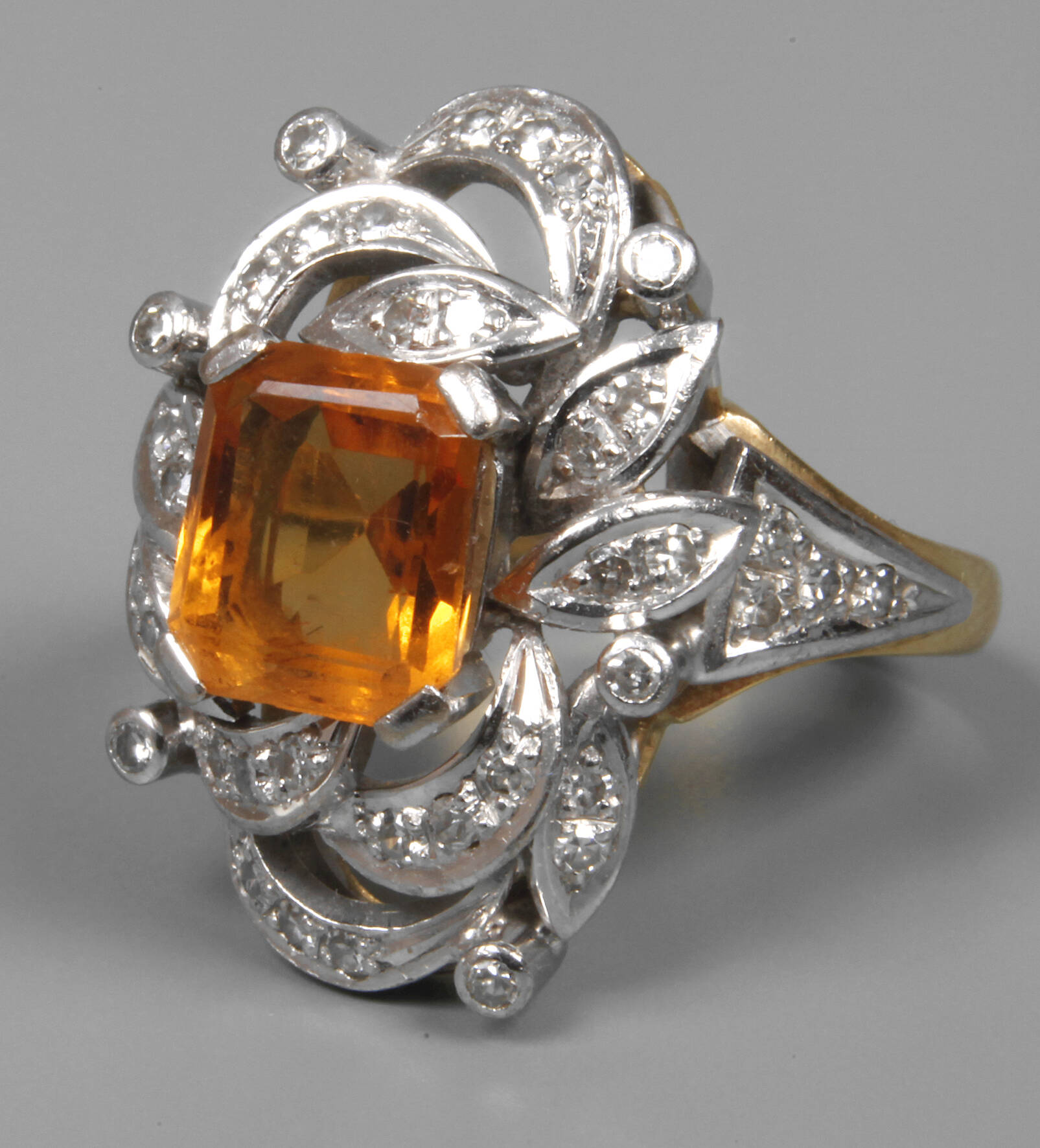 Damenring mit Citrin und Diamanten