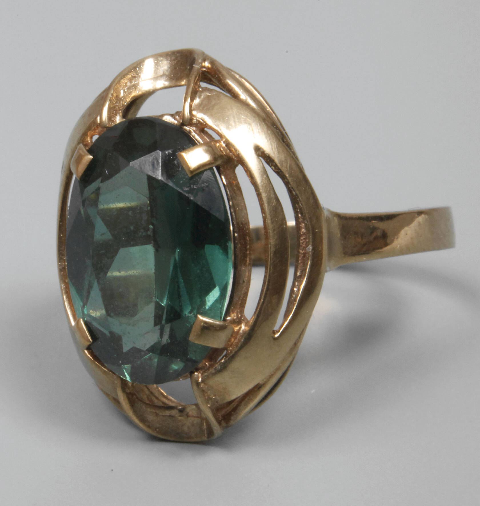 Damenring mit Steinbesatz