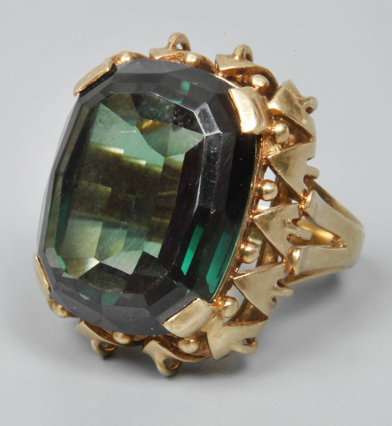 Damenring mit Steinbesatz