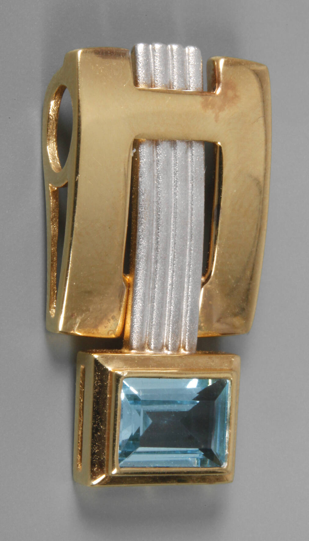 Anhänger mit Blautopas