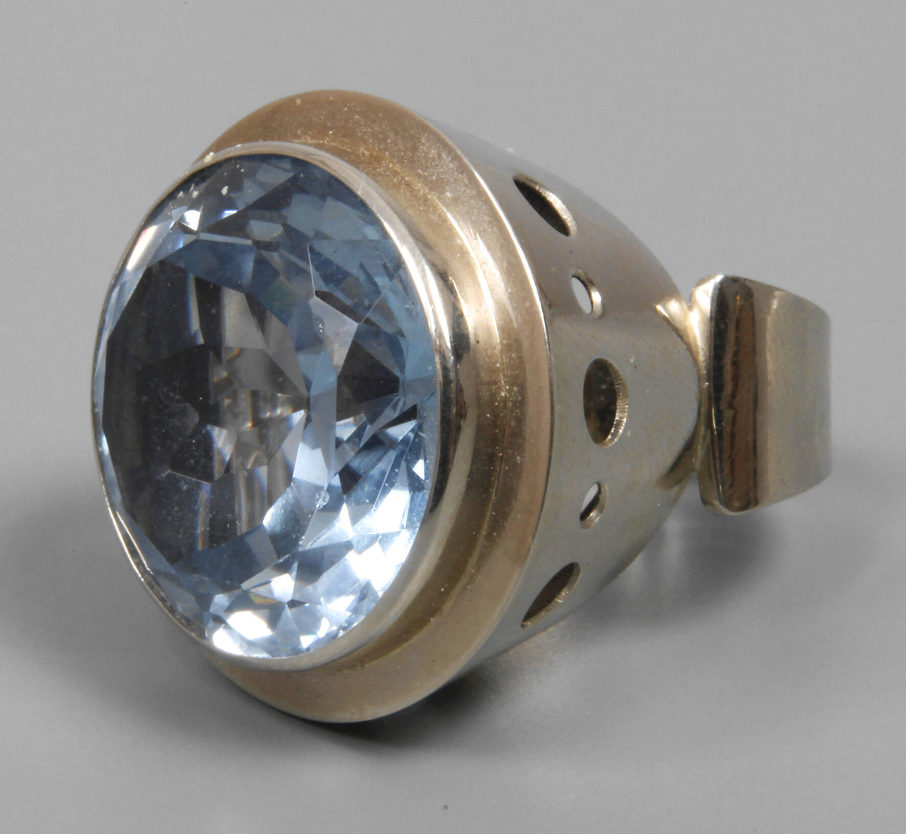 Damenring mit Steinbesatz