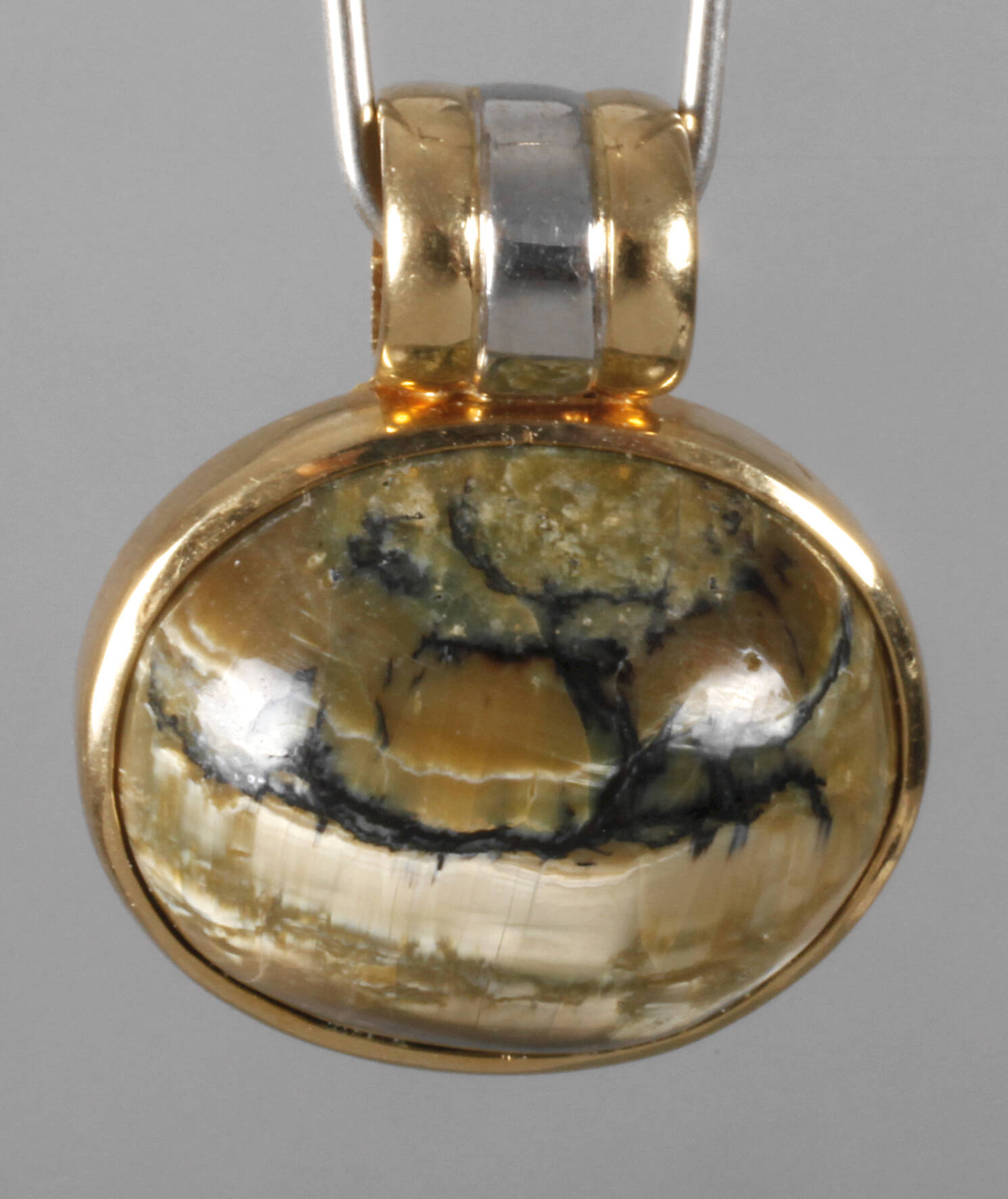 Anhänger mit Katzenauge