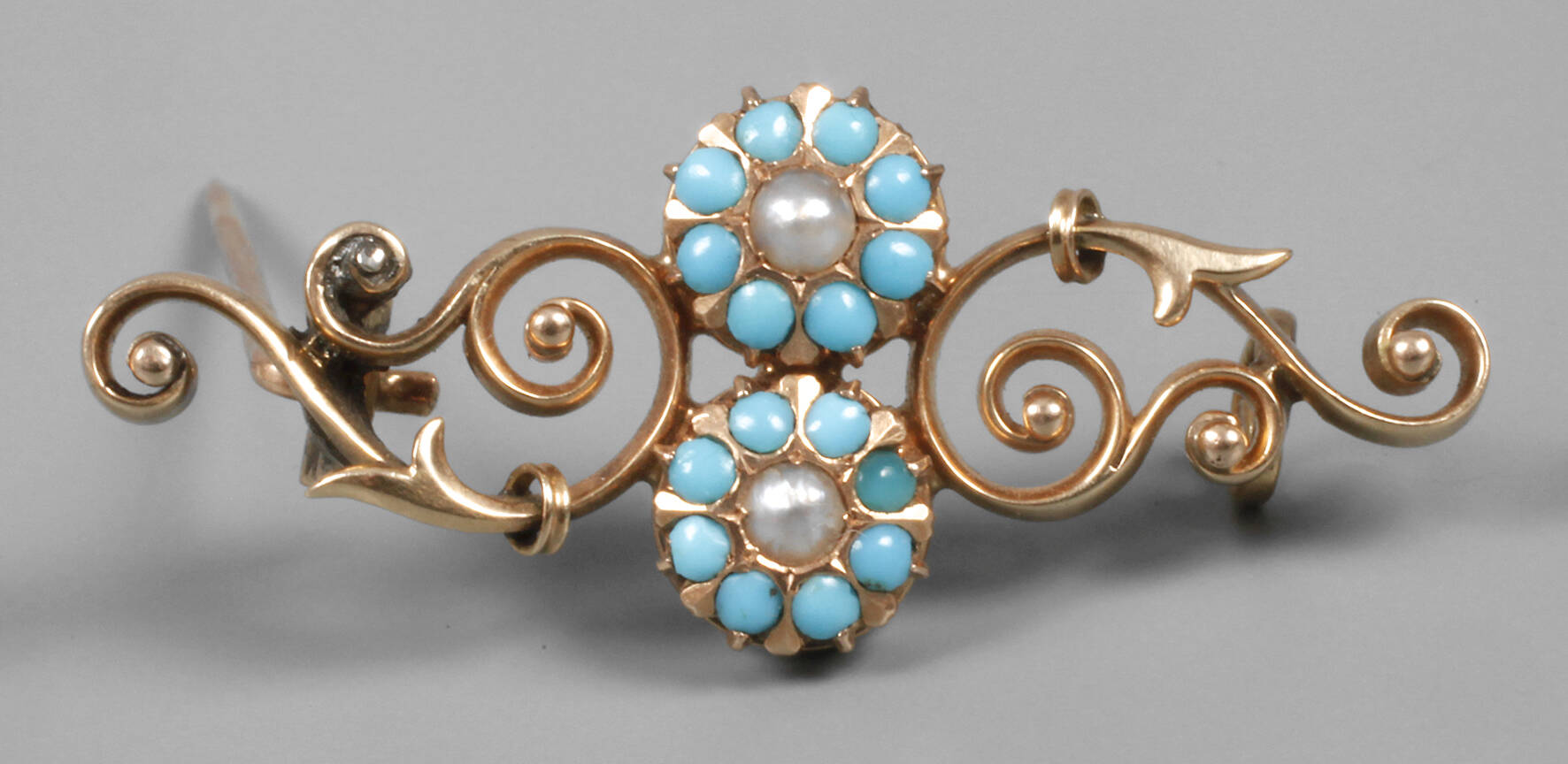 Brosche mit Türkisen und Perlen