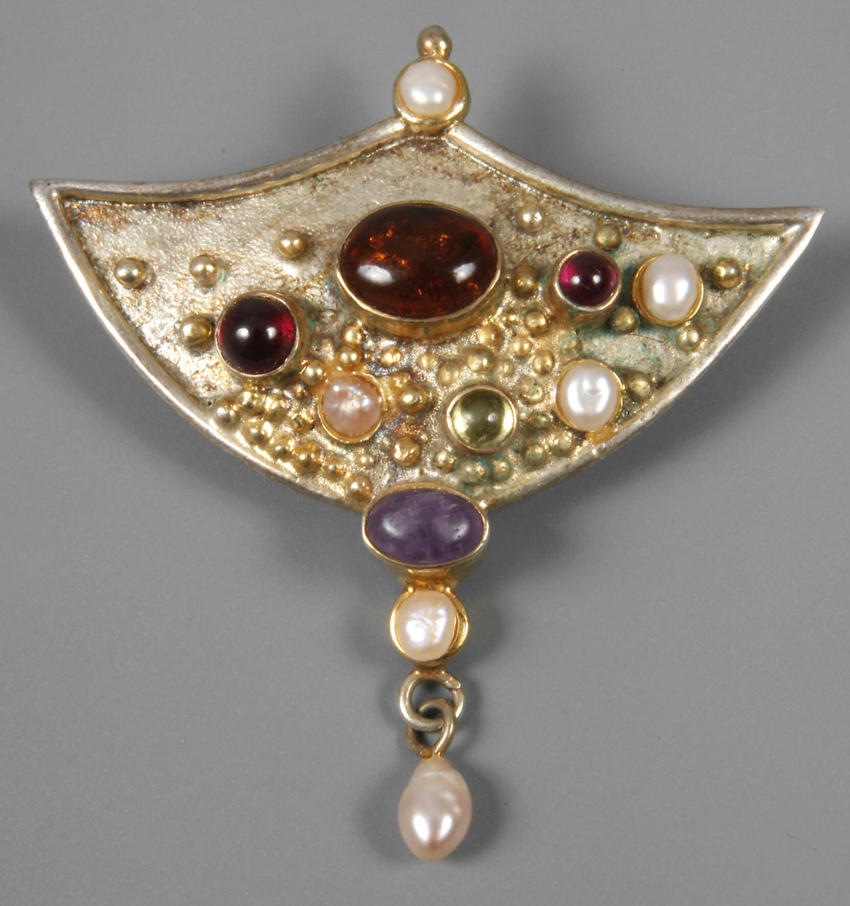 Brosche mit Steinbesatz