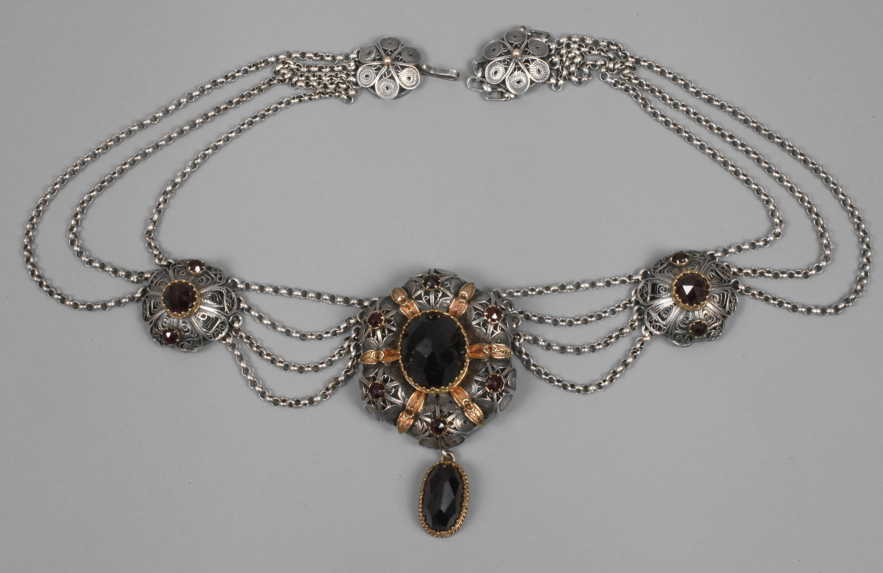 Trachtencollier mit Granaten