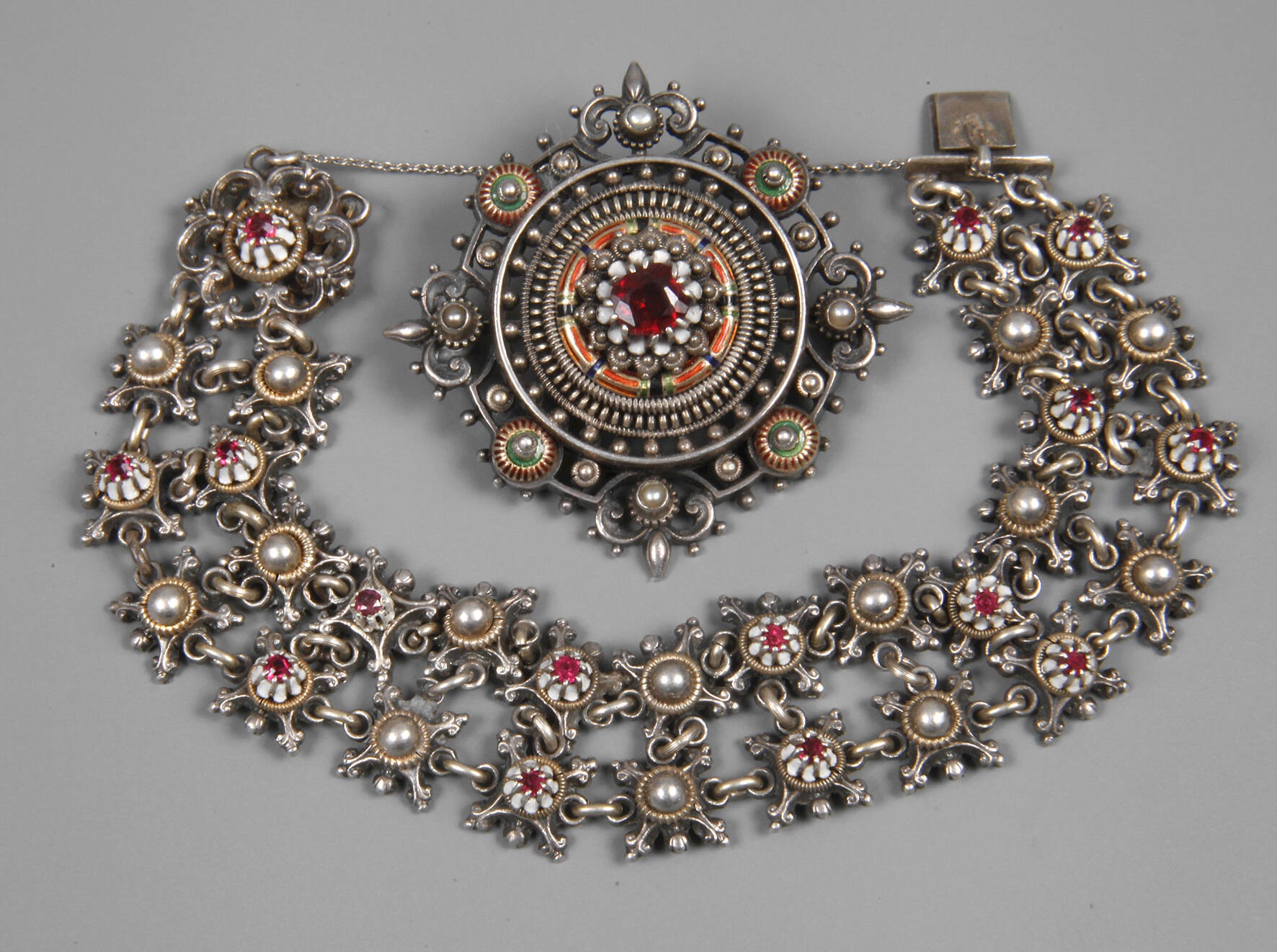 Zwei Teile Trachtenschmuck