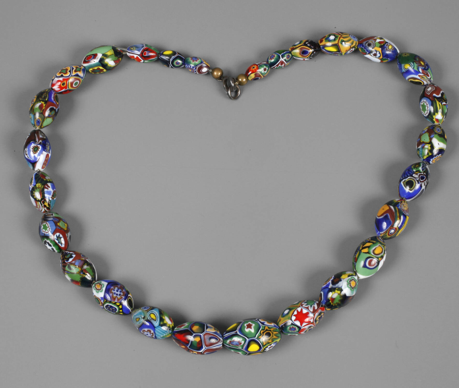 Glaskette mit Murinen