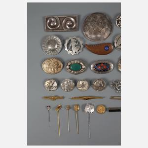 Großes Konvolut Broschen