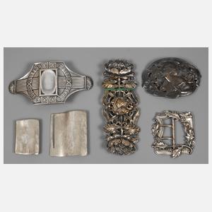 Fünf Gürtelschließen