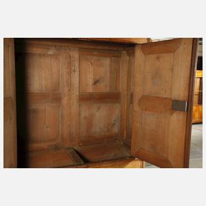 Barocker Hallenschrank