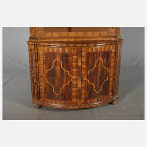 Konische Eckvitrine Barock