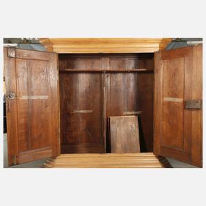 Großer Frankfurter Hallenschrank