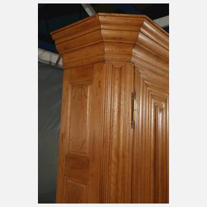 Großer Frankfurter Hallenschrank