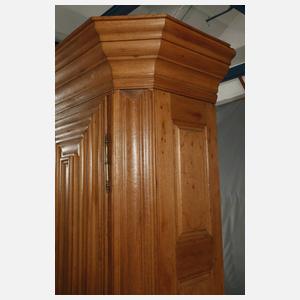 Großer Frankfurter Hallenschrank