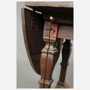 Frühbarocker Klapptisch