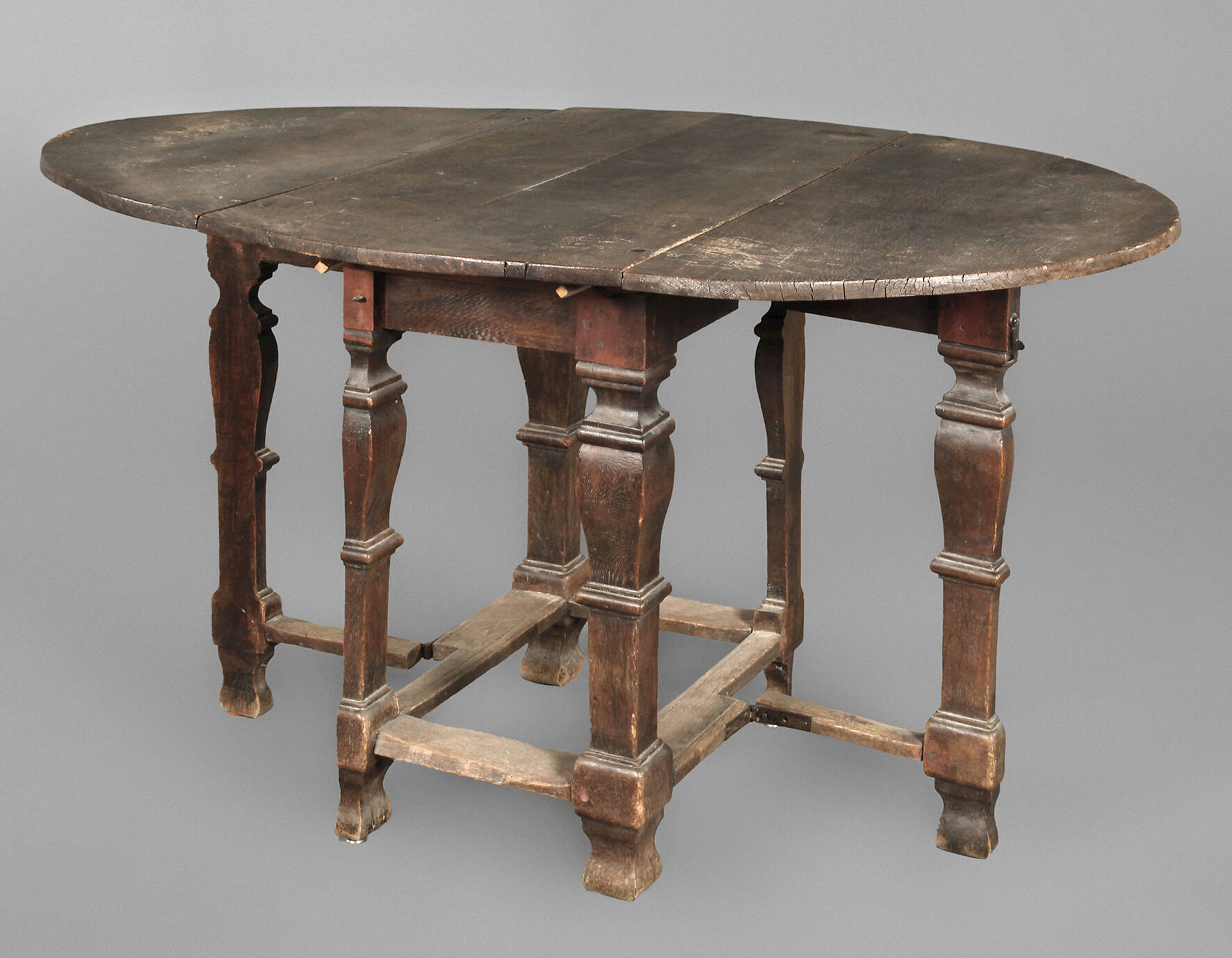 Frühbarocker Klapptisch