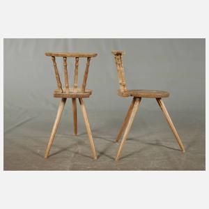 Vier bäuerliche Brettstühle