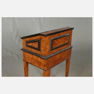 Seltenes Stehpult aus Adelsbesitz