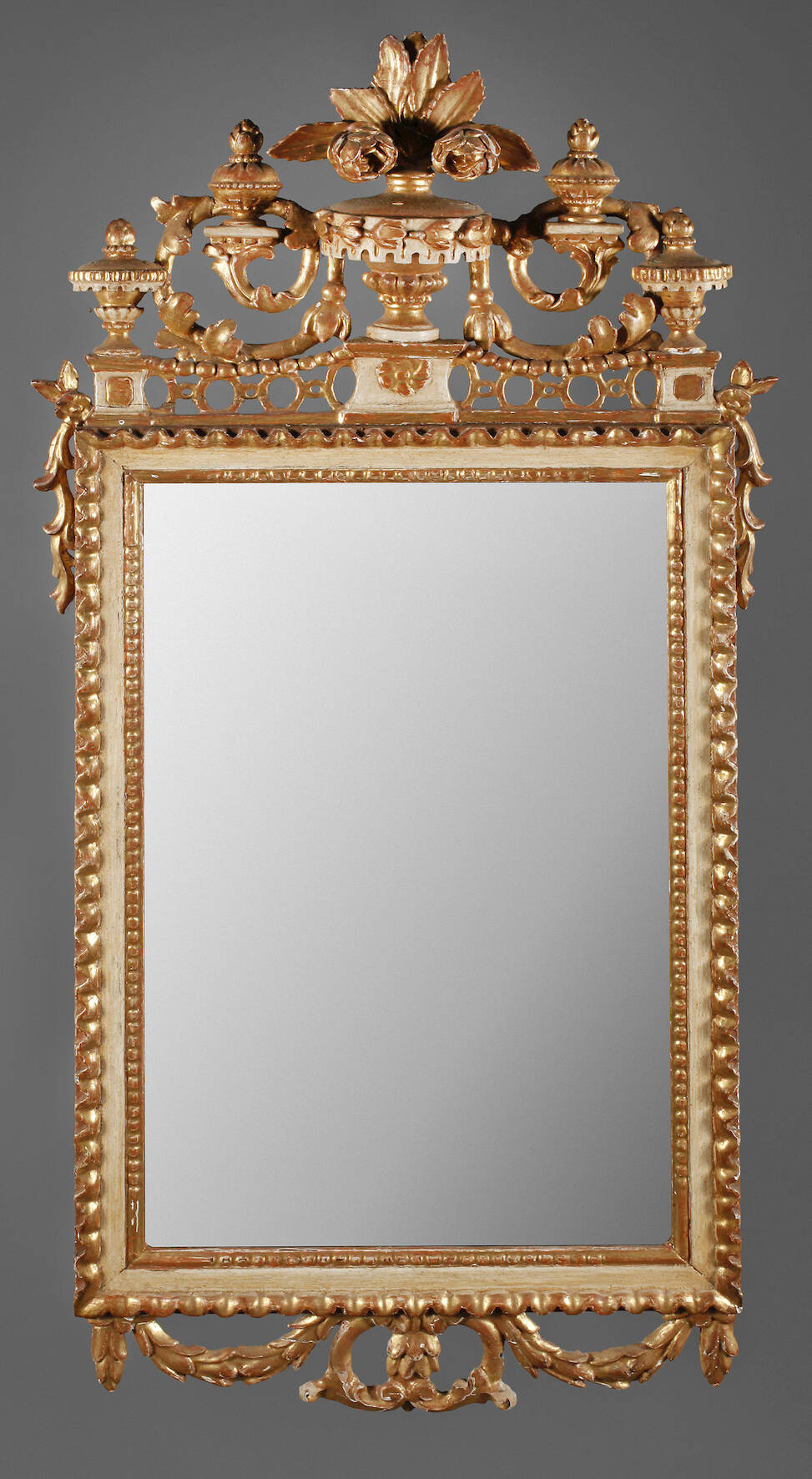 Klassizistischer Wandspiegel