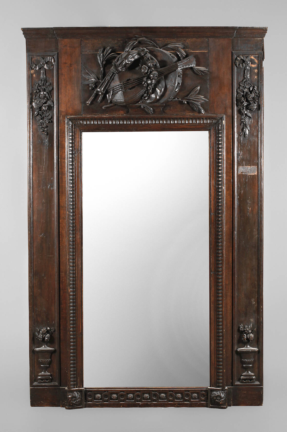 Großer klassizistischer Spiegel