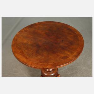 Kleiner neogotischer Salontisch