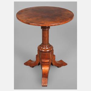 Kleiner neogotischer Salontisch