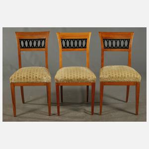 Elf Stühle im Biedermeierstil