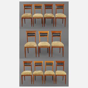 Elf Stühle im Biedermeierstil